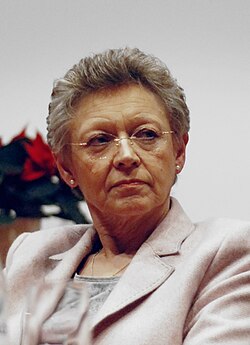 Portrait of Françoise Barré-Sinoussi.