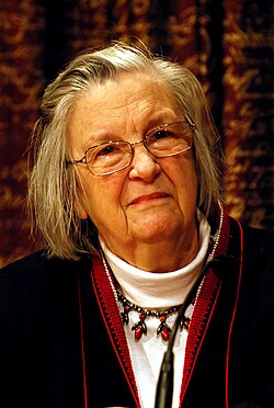 Portrait of Elinor Ostrom