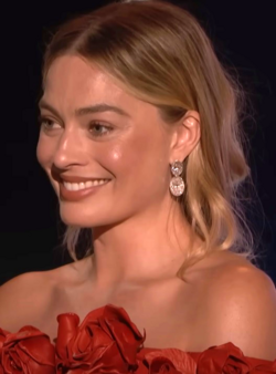 Portrait of Margot Robbie