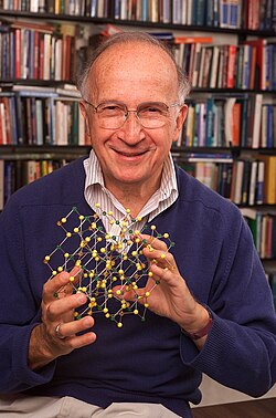 Portrait of Roald Hoffmann