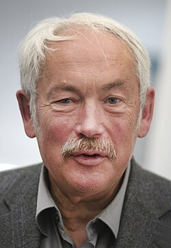 Portrait of Peter Grünberg